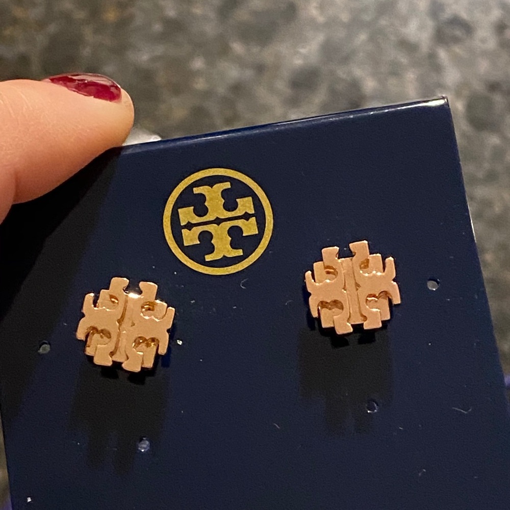 NWT Small T Logo Stud Earrings